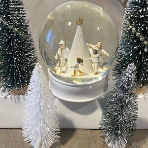 Snow Globe / Christmas  / Crystal Globe